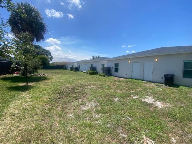 Photo - 2594 NW 20th St