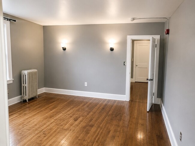 Building Photo - 65 Pleasant St Unit 4