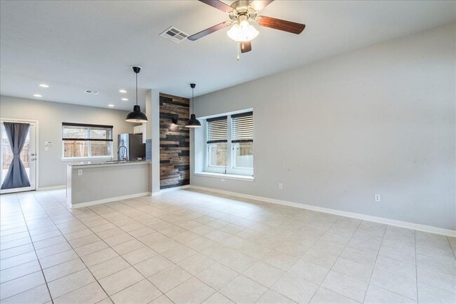 Photo - 126 Wainscot Oak Wy