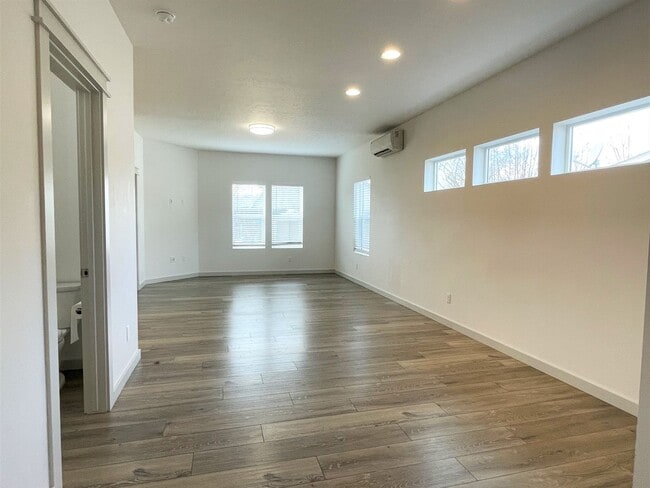 Photo - Beautiful3 bed 2,5 bath townhouse in Garden City
