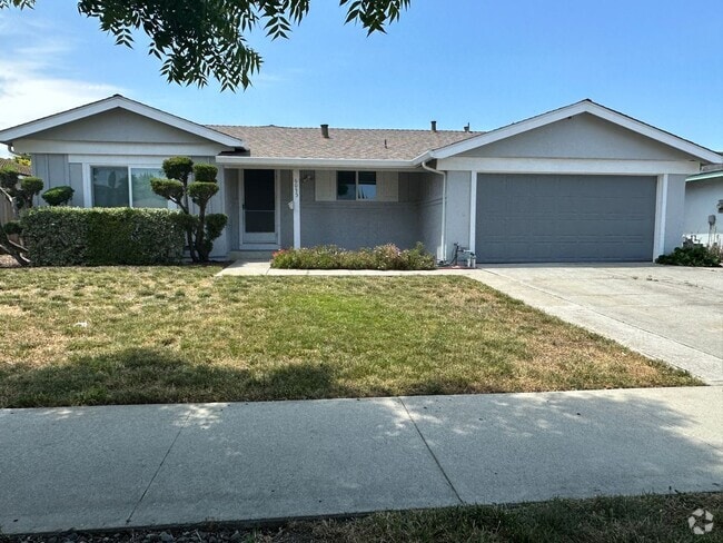 Building Photo - Beautifully Renovated 4 Bedroom 2 Bath Hom... Rental