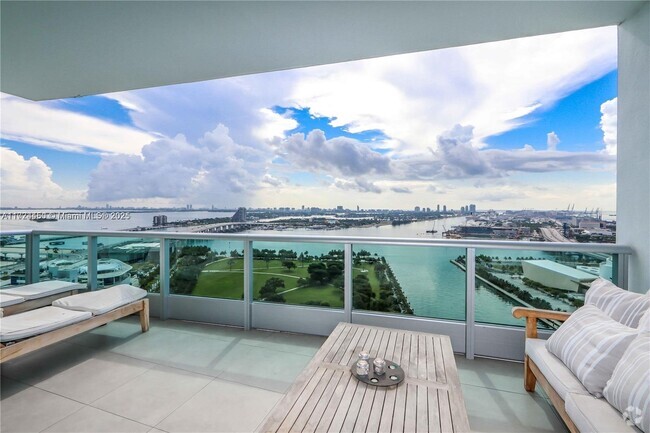 Building Photo - 900 Biscayne Blvd Unit 2707 Rental