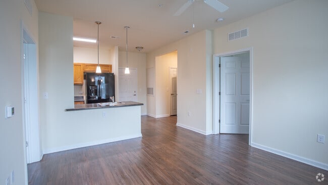 2BR,2BA,-858SF
