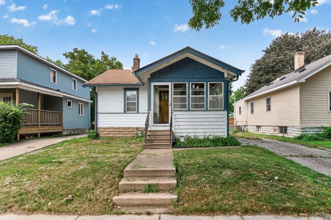 Building Photo - 421 Goodhue St