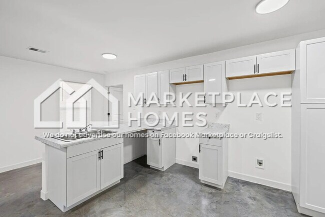 Photo - 1375 Cooper St