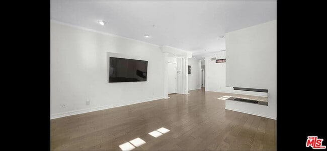 Building Photo - 9848 Vidor Dr Unit 101