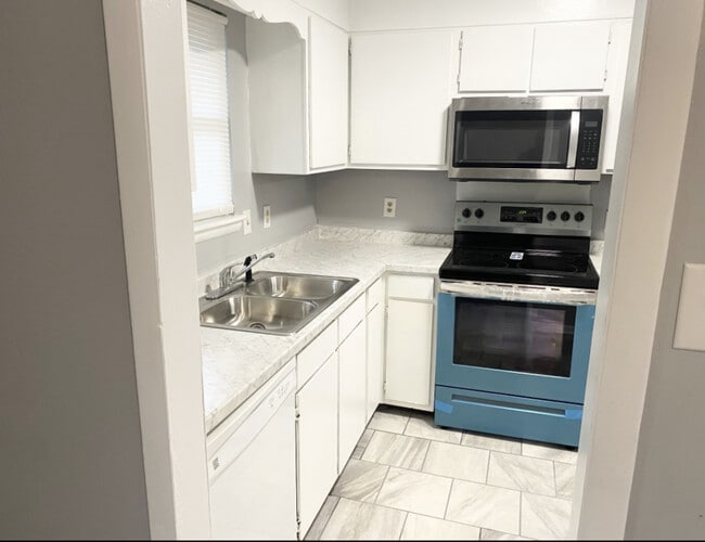 Photo - 731 Hedgelawn Way Unit 731