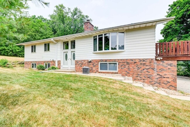 Building Photo - 6382-6384 Unit 6382 Upper