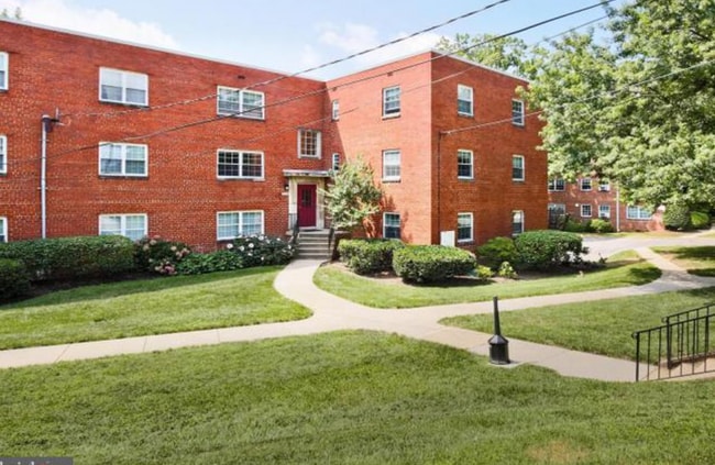 Building Photo - 5216 8th Rd S Unit 8