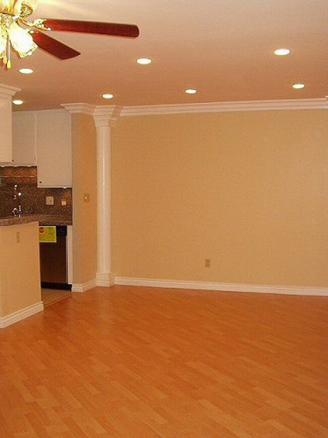 Photo - The Crescent @ Memory Park Apts
