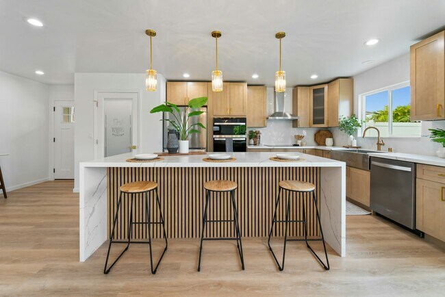 Photo - 403 Lokelau Pl