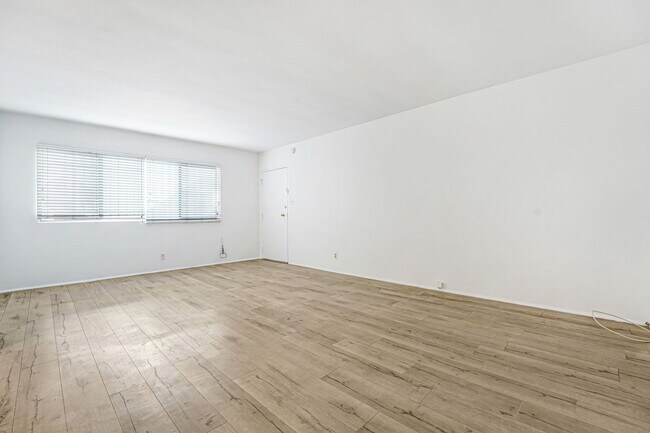 Photo - 744 S.Windsor Blvd. - just south of Wilshire Blvd. Unit 05