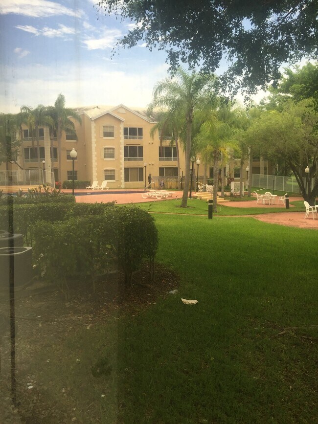 Photo - 2880 N Oakland Forest Dr Unidad 110