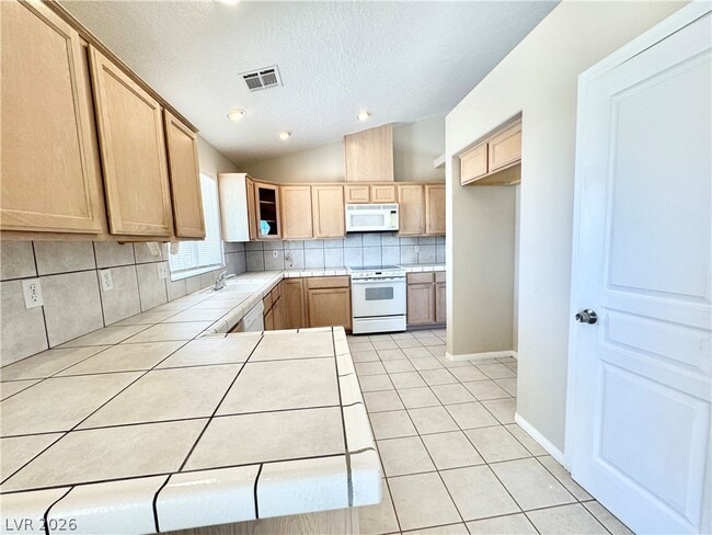 Photo - 2671 N Murphy St