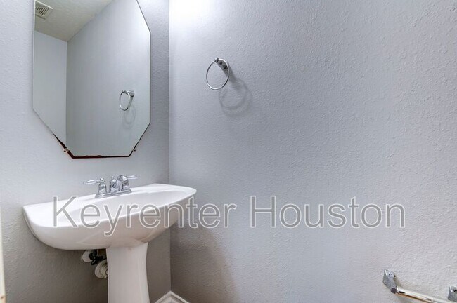 Photo - 47 Wickerdale Pl