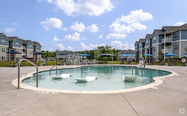 Building Photo - The Palms at Edgewater Rental