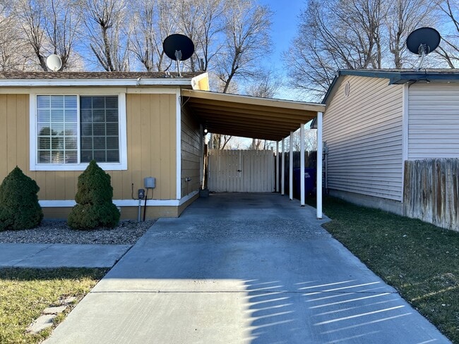 Photo - 951 Sunrise Dr