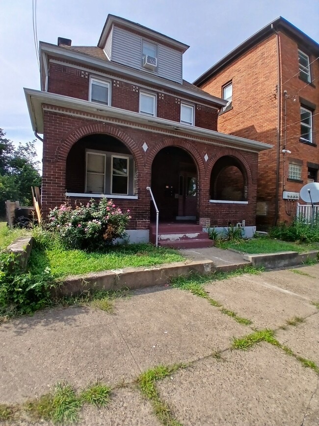 Building Photo - 133 W 13th Ave Unit 2 Rental