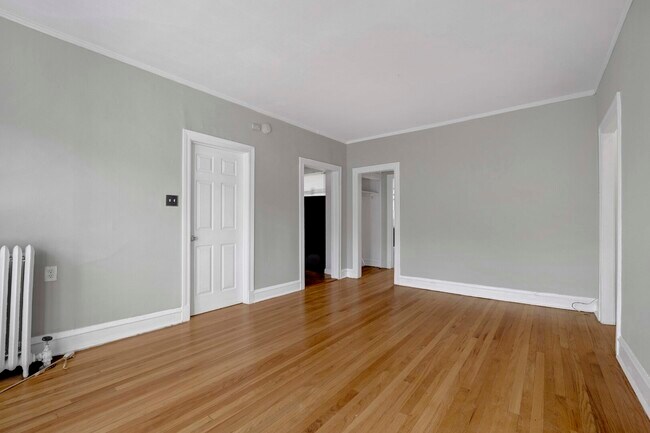 1239 W Greenleaf Ave