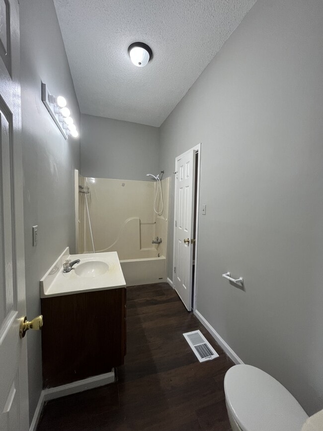 Photo - 106 Tuxedo Dr