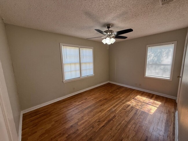 Photo - 2613 40th St