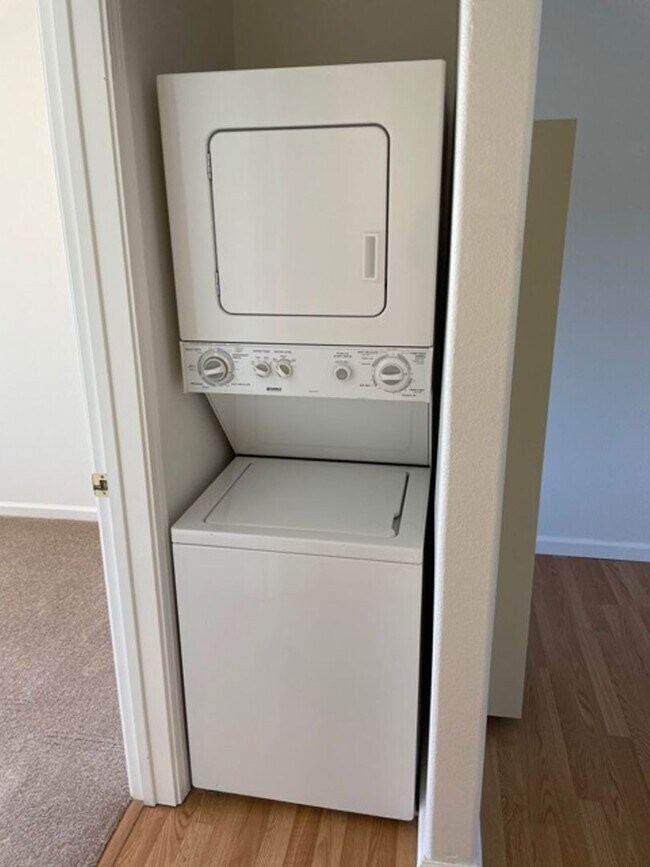 Photo - 1 Bed/1 Bath Upstairs Apartment in Gated SR Complex. Unit 224