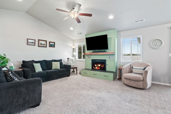 Building Photo - 218 Cliff Swallow Ave Unit ID1460944P