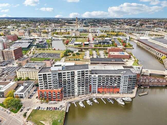 Photo - 106 W Seeboth St