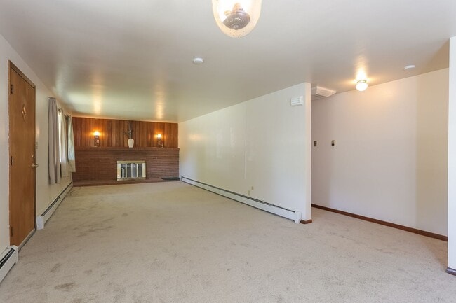 Photo - 2408 Lake Dr