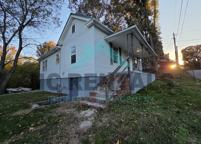 Photo - 721 Davis St