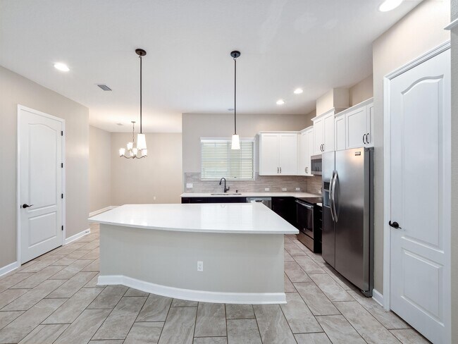 Photo - 1442 Resolute St