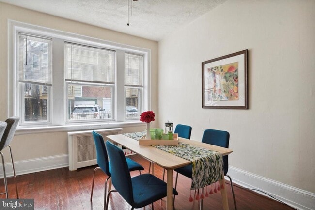 Photo - 4628 Sansom St