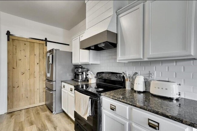 Photo - 6715 Plum Springs Ln