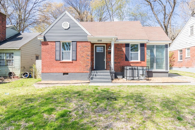 Photo - 1055 University St