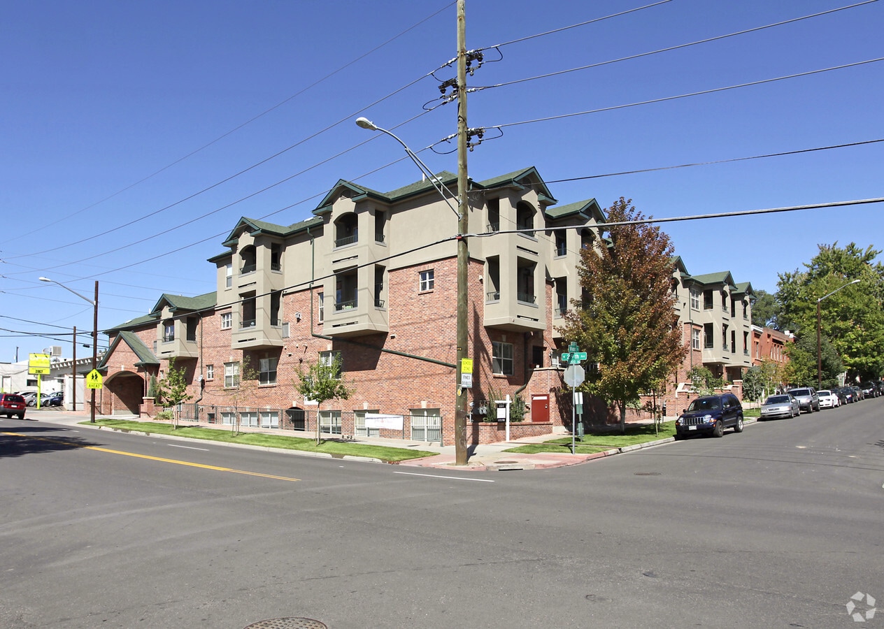 Primary Photo - Highland Court