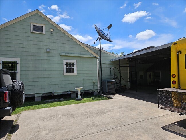 Photo - 6940 Hemlock St