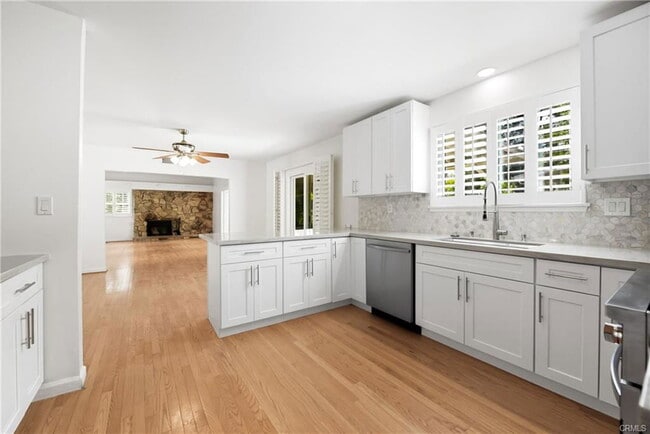 Photo - 23416 Community St