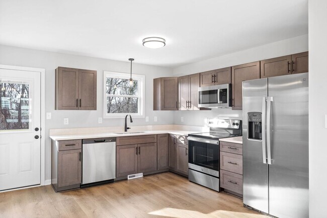 Photo - 2 Bedroom Pet Friendly Townhomes For Rent!