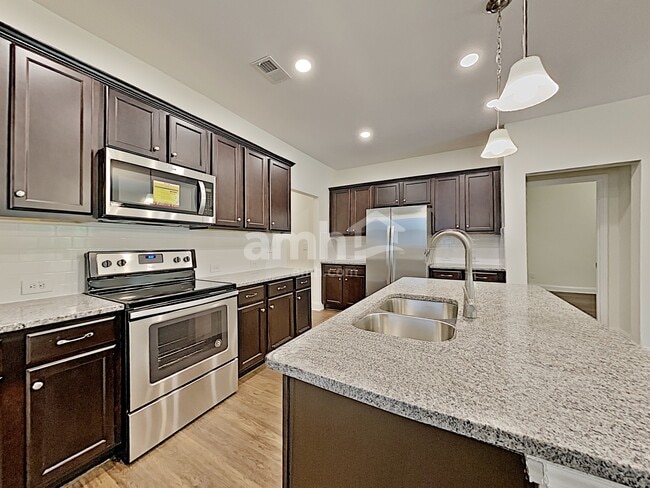 Photo - 154 Lindridge Dr NE