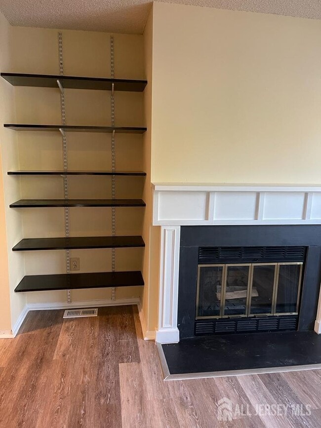 Photo - 105 Thoreau Dr