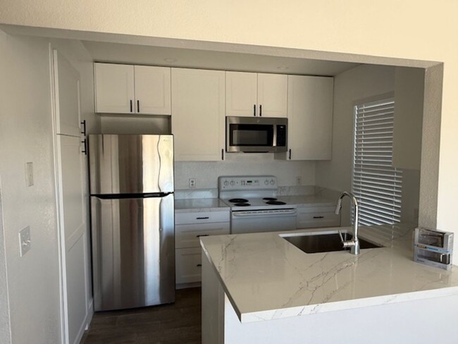 Condo in Gated Palm Lake - Condo in Gated Palm Lake
