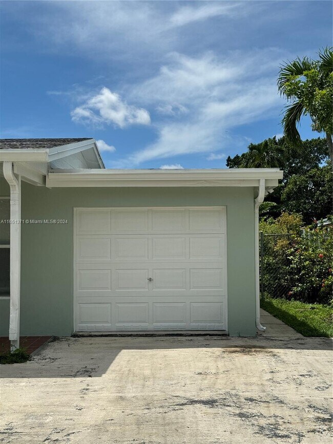 9210 SW 15th St House House Rental in Miami, FL