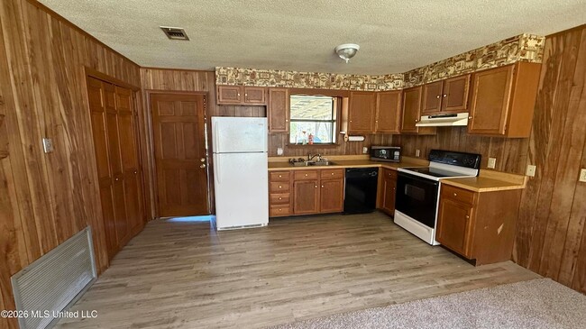 Photo - 9004 Tucker Rd