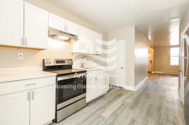 Photo - 552 N Wanamaker St