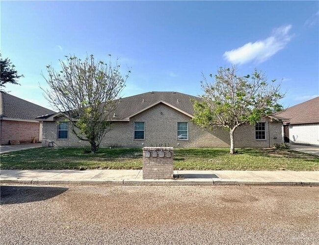 Building Photo - 1409 W Prosperity Dr Unit 2, 4