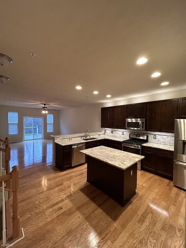 Photo - 4 br, 3.5 bath Townhome - 120 Robert Street