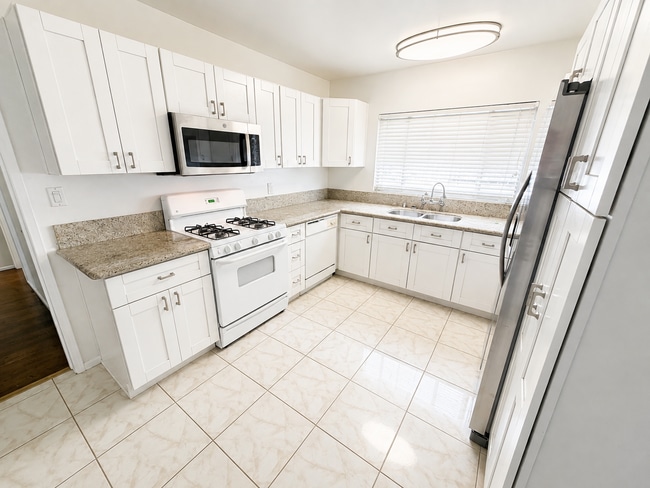 Photo - 1021 Grove