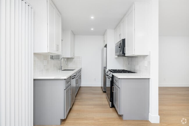 2 habitaciones, 2 baños, 1010 pies cuadrados, cocina - 11737 Courtleigh Dr.