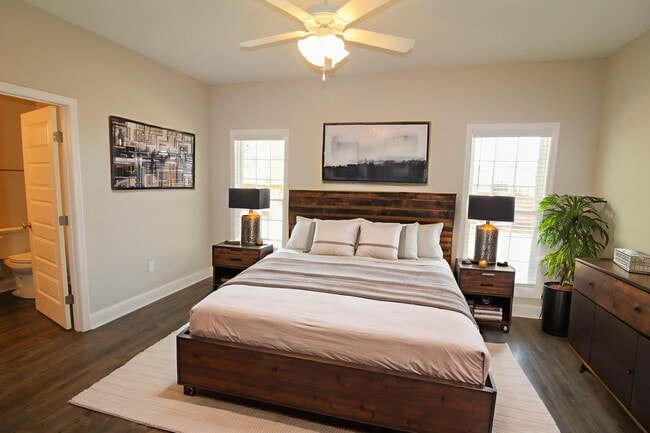 Photo - 33 Grove Cir