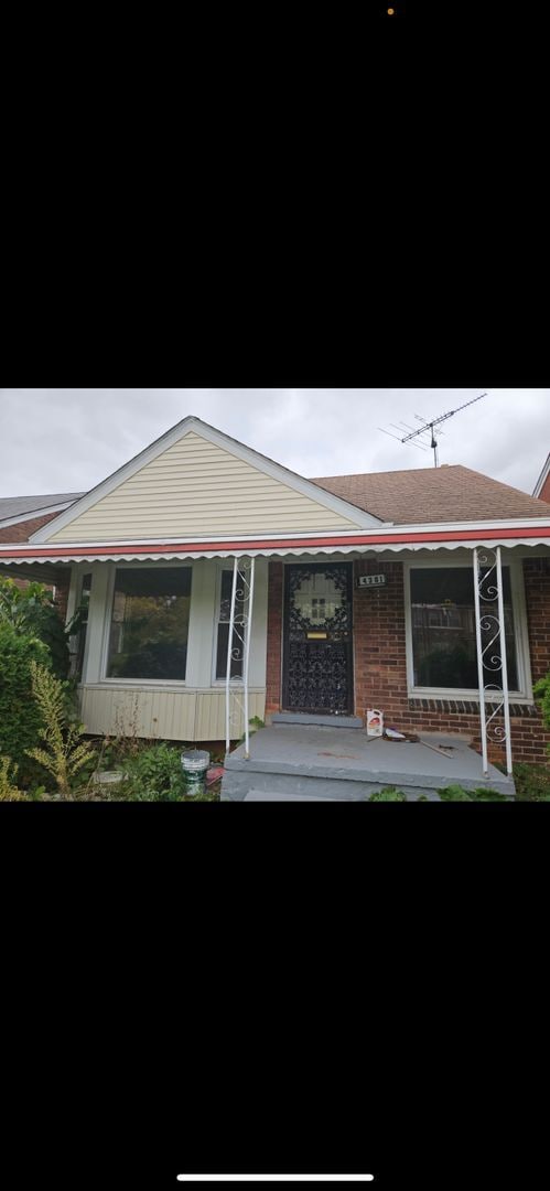 Building Photo - 3 bedroom, 1.5 Bath! Must See! Detroit's Eastside
